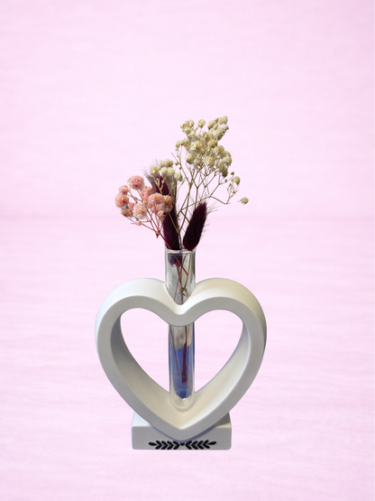 Wunderschöne Deko Herzvase mit Trockenblumen - modern