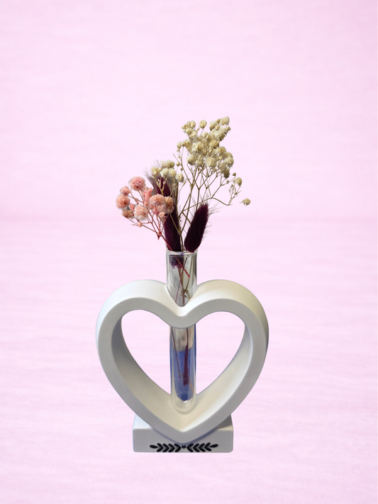 Wunderschöne Deko Herzvase mit Trockenblumen - modern