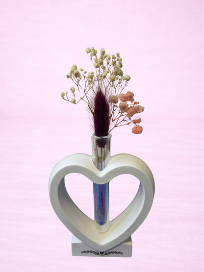 Wunderschöne Deko Herzvase mit Trockenblumen - modern