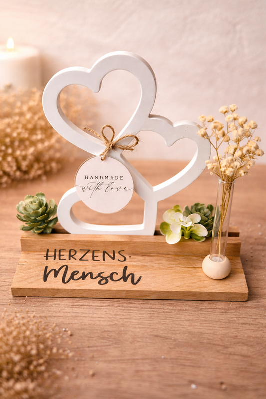 „Handgefertigte Holz-Deko mit Resin-Herzen & Mini-Vase“