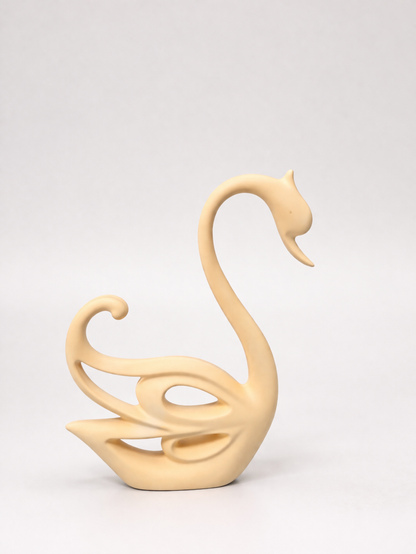 „Schwanenliebe – Elegante Keramikfigur“