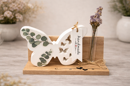 „Schmetterlings-Deko mit Trockenblumen“