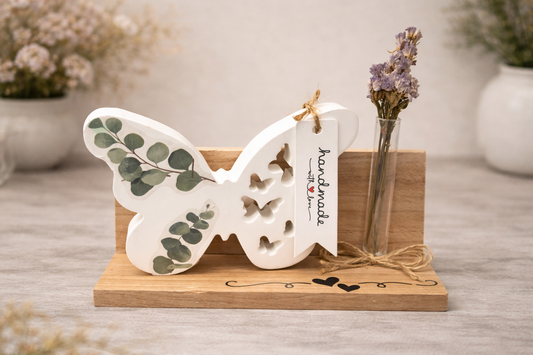 „Schmetterlings-Deko mit Trockenblumen“