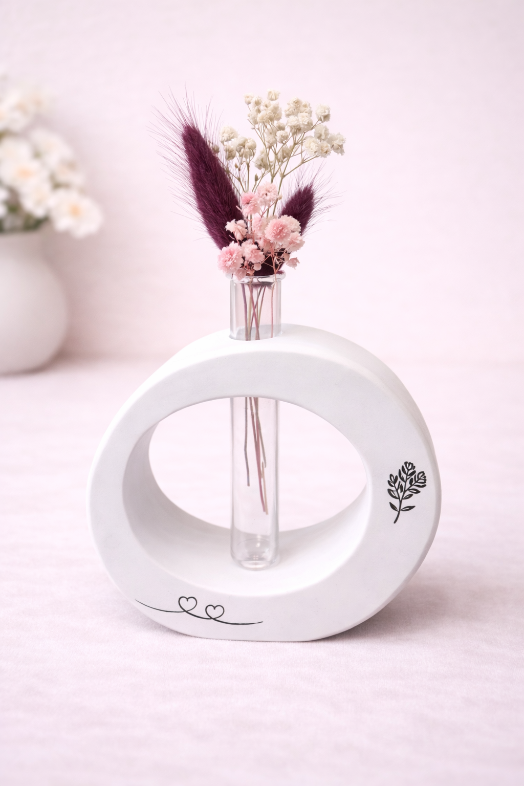 Handgemachte Raysin Vase mit Trockenblumen – moderne Deko
